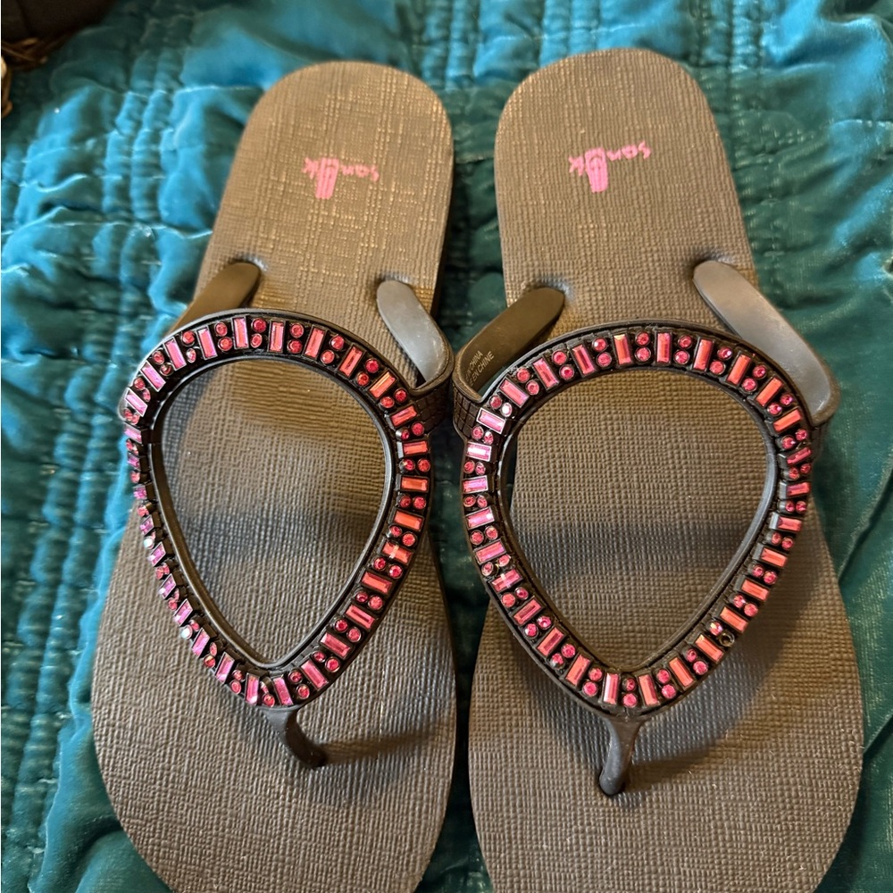 Sanuk Black and Pink Beaded Sandals